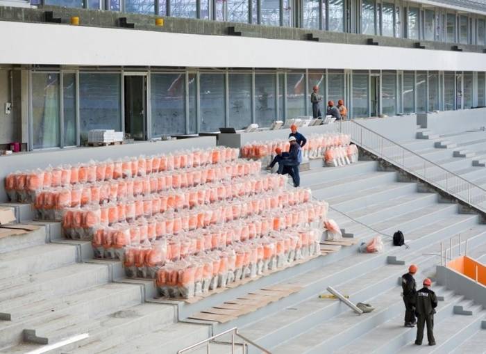 На «Екатеринбург Арене» началась установка кресел