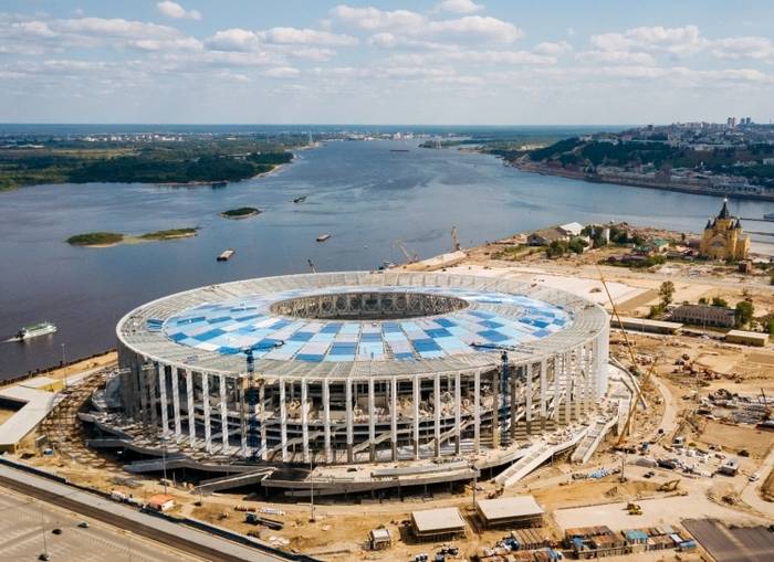 Над трибунами «Нижнего Новгорода» установили кровлю